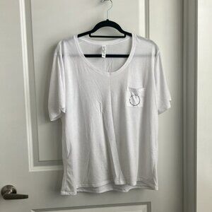 Flowy white tshirt with pocket